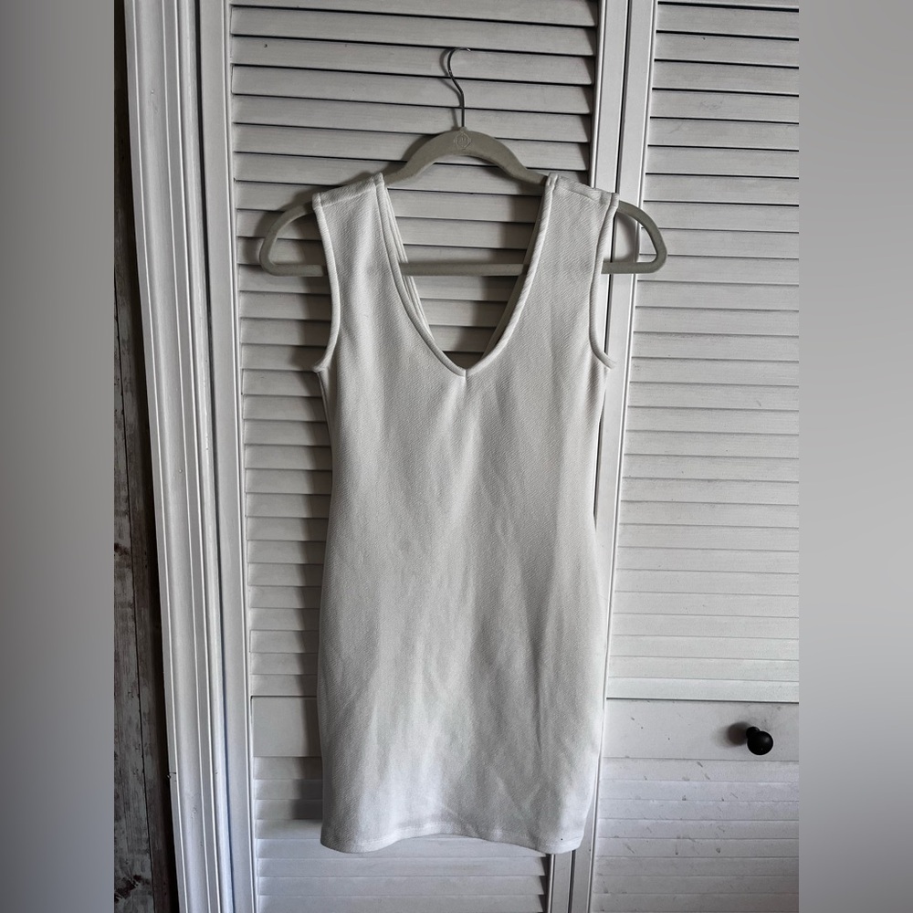 One clothing Elegant White Sleeveless Dress